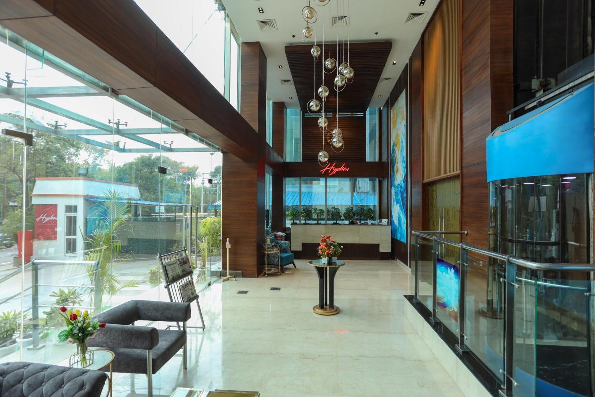 Hyphen Business Hotel Noida Exterior photo