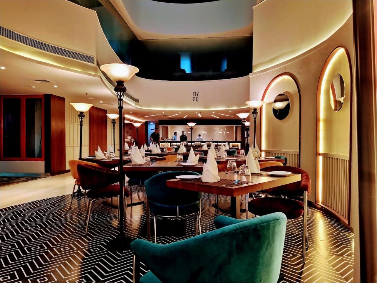 Hyphen Business Hotel Noida Exterior photo
