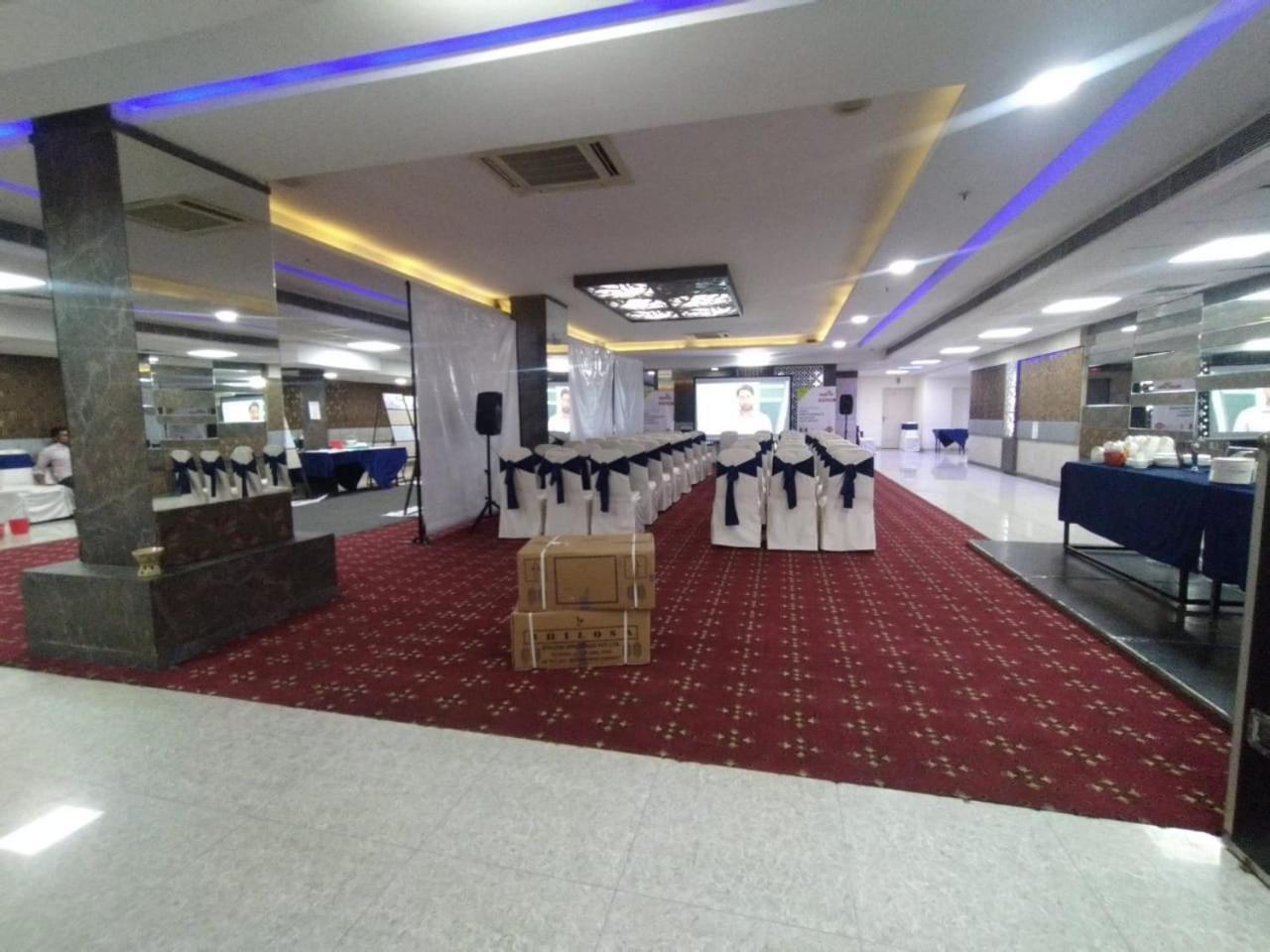 Hyphen Business Hotel Noida Exterior photo