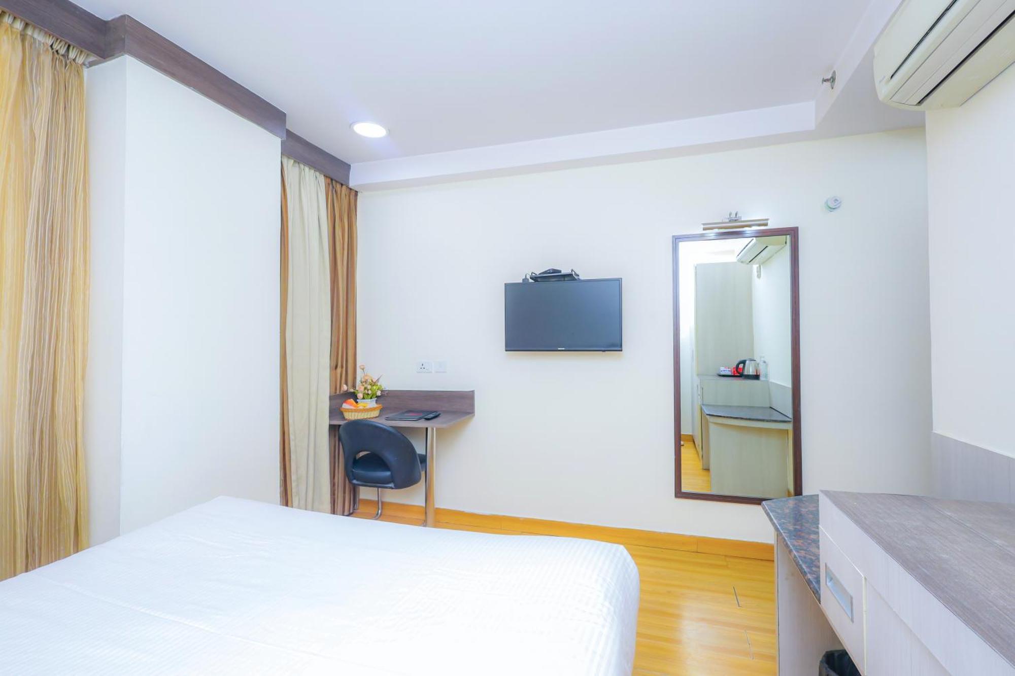 Hyphen Business Hotel Noida Exterior photo
