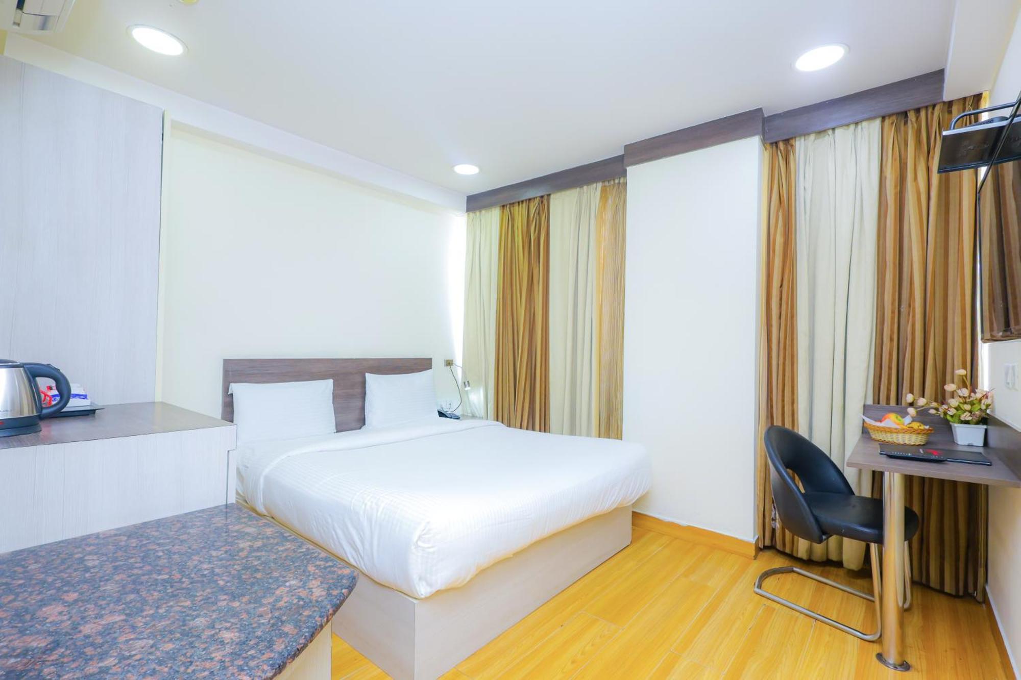 Hyphen Business Hotel Noida Exterior photo