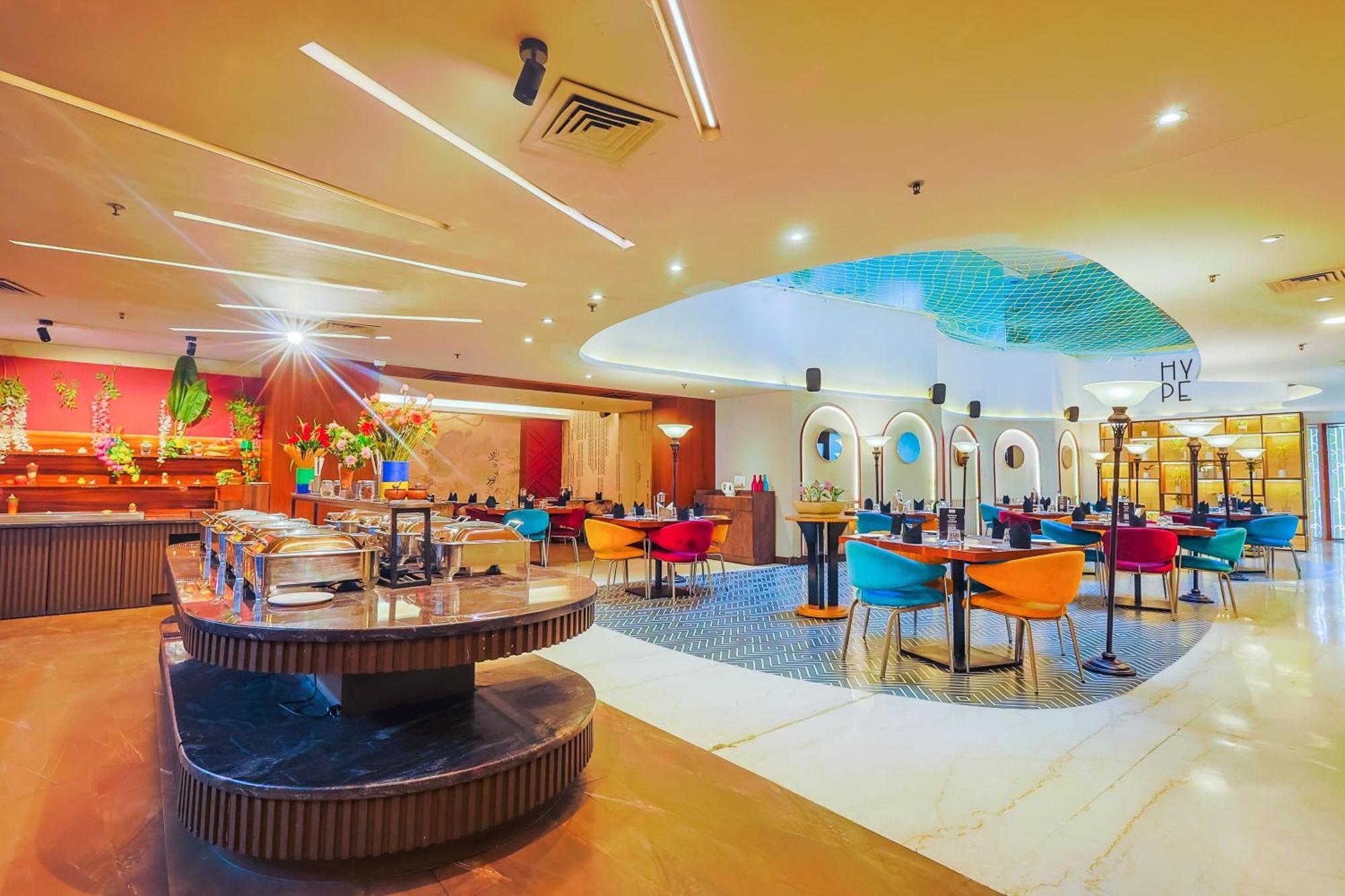 Hyphen Business Hotel Noida Exterior photo